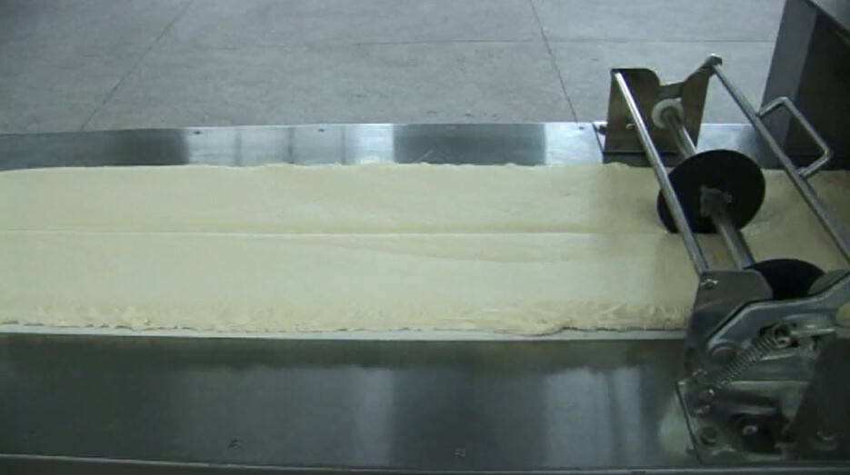 Bánh Trung Thu Dough Making Machine Hệ thống Vẩy cho Toast, máy thực phẩm tự động